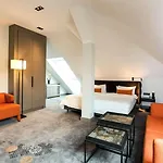 Hotel Park Plaza 4*