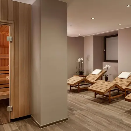 Park Plaza Hotel 4*