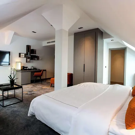 Park Plaza 4*