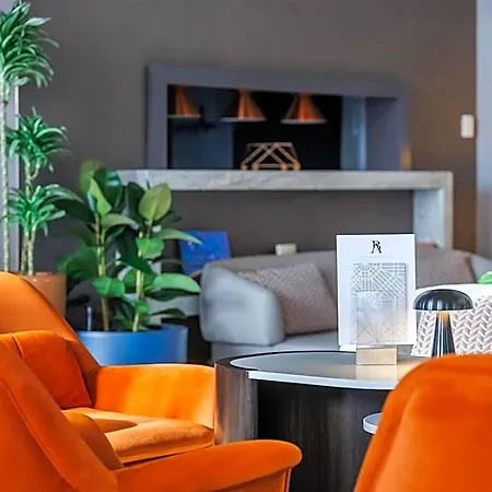 Park Plaza 4*