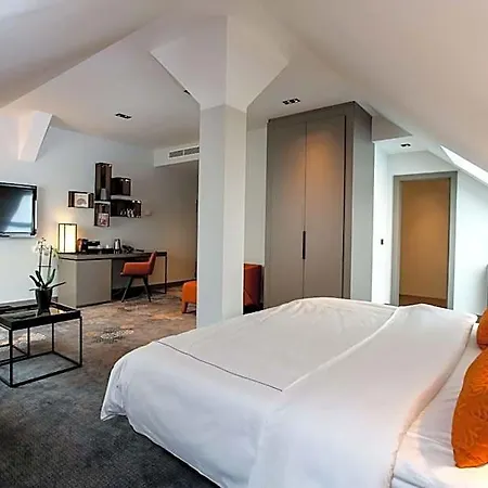 Park Plaza Hotel