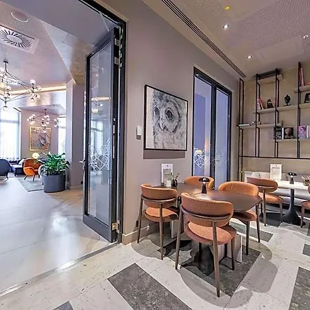 Park Plaza 4*