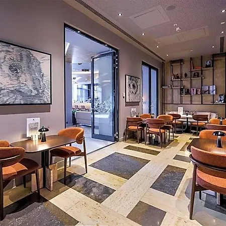 Park Plaza Hotel 4*