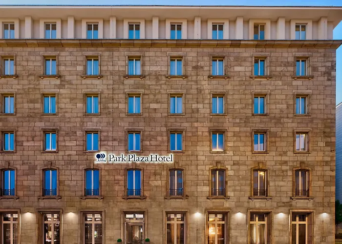 מלון Park Plaza 4*
