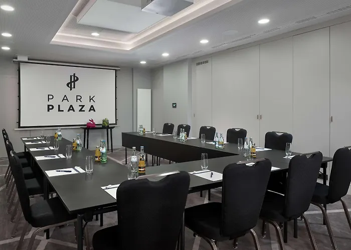 מלון Park Plaza
