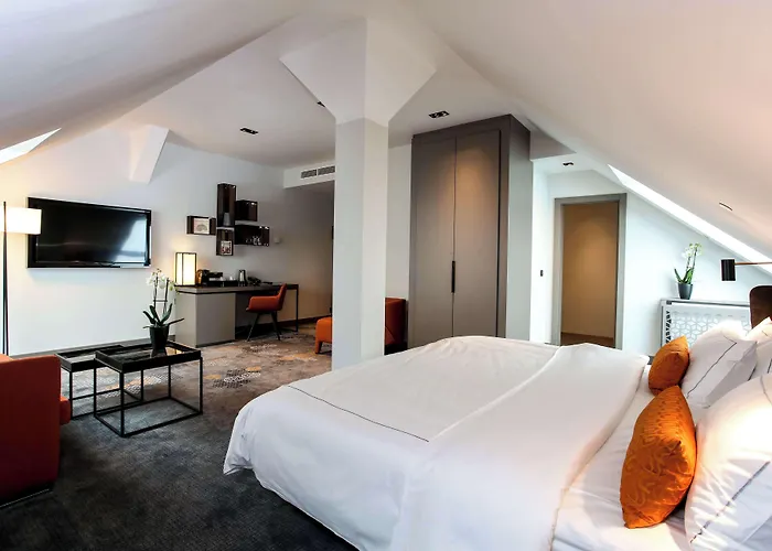 Park Plaza 4*